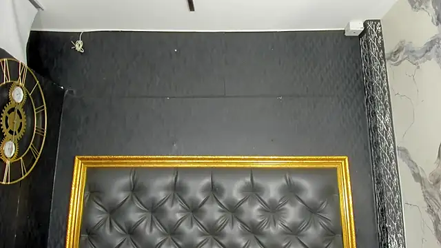 DalayMoore online show from November 2025 07:26:01 PM