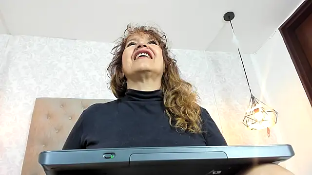 Dayana  Ospina online show from October 2025 07:57:02 PM