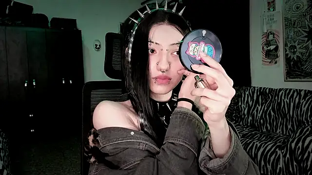 Snapshot of roxy_toxic chatting on February 2026 12:42:02 AM roxy toxic online show from February 2026 12:42:02 AM