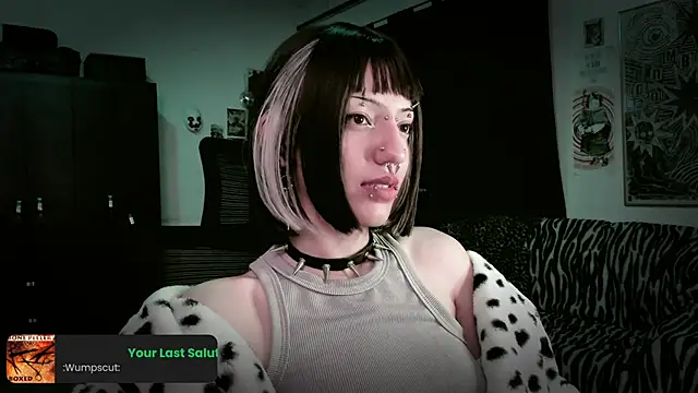 Snapshot of roxy_toxic chatting on May 2026 11:01:04 PM roxy toxic online show from May 2026 11:01:04 PM