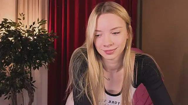 Snapshot of katt__y chatting on November 2025 05:09:02 AM katt y online show from November 2025 05:09:02 AM