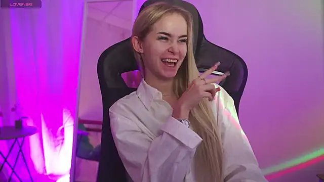 DakotaaJohnnson online show from October 2025 12:19:02 PM