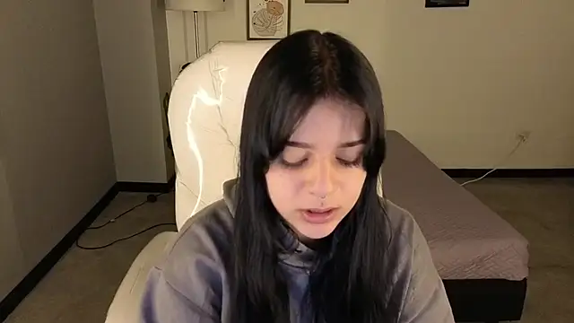 Nicole Foxx  online show from October 2025 07:22:02 PM