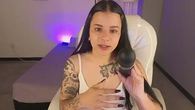 Nicole Foxx  online show from October 2025 07:46:02 PM