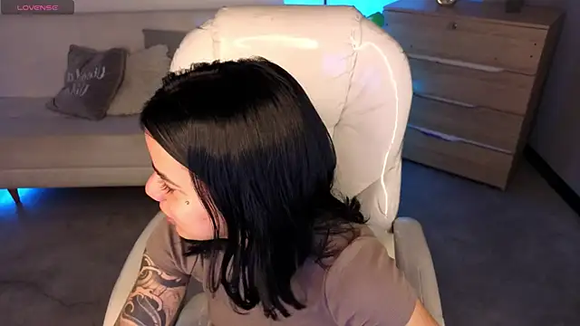 Nicole Foxx  online show from February 2026 08:31:02 PM