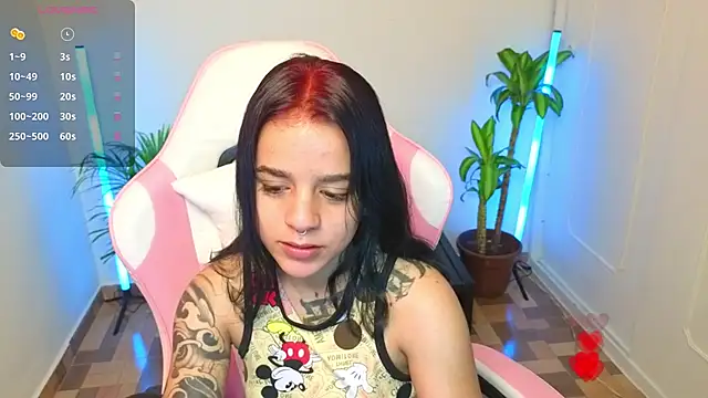 Nicole Foxx  online show from May 2026 10:04:01 PM