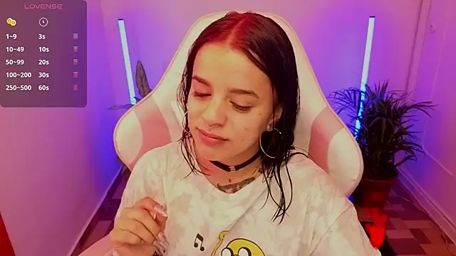 Nicole Foxx  online show from May 2026 04:48:02 PM