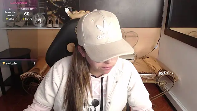 Kitten Cam online show from October 2025 10:10:01 PM