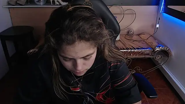 Kitten Cam online show from October 2025 03:42:02 AM