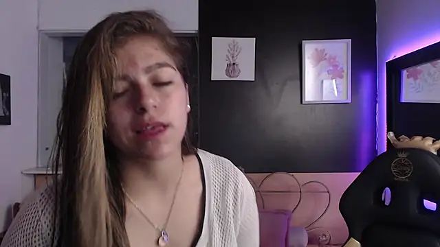 Kitten Cam online show from October 2025 03:18:01 AM