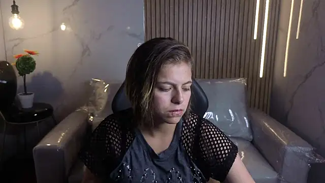 Kitten Cam online show from May 2026 03:35:01 AM