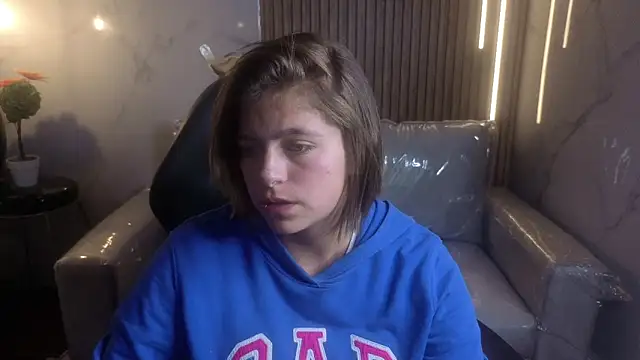 Kitten Cam online show from May 2026 04:28:01 AM