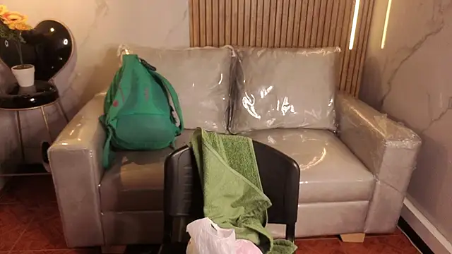 Snapshot of Kitten_Cam chatting on June 2026 01:14:01 AM Kitten Cam online show from June 2026 01:14:01 AM