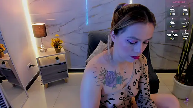 RayaCarr  online show from April 2026 01:06:01 PM