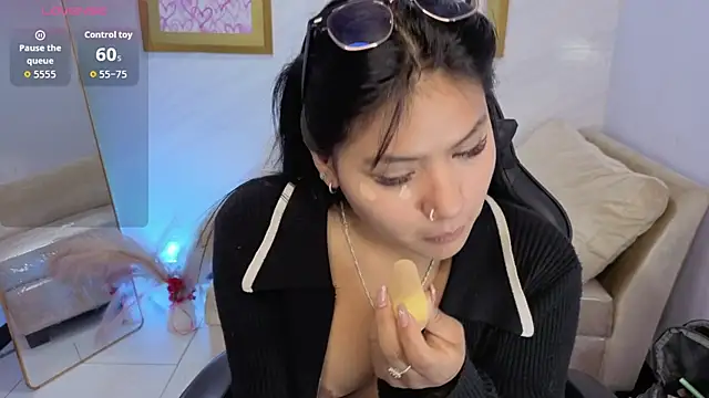 Paulette v online show from December 2025 01:06:01 PM