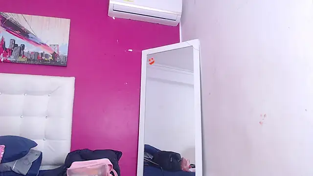 Snapshot of tinyy_whore18 chatting on October 2025 03:44:01 PM tinyy whore18 online show from October 2025 03:44:01 PM