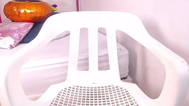 Snapshot of tinyy_whore18 chatting on November 2025 03:44:02 PM tinyy whore18 online show from November 2025 03:44:02 PM