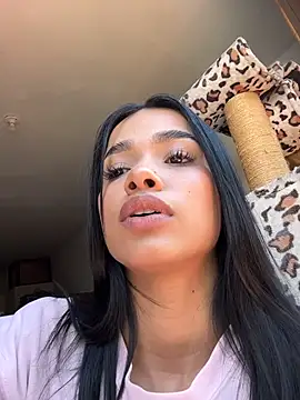 Bella Smiith  online show from November 2025 03:56:02 PM