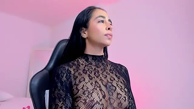 sophierooy22 online show from April 2026 02:33:01 PM