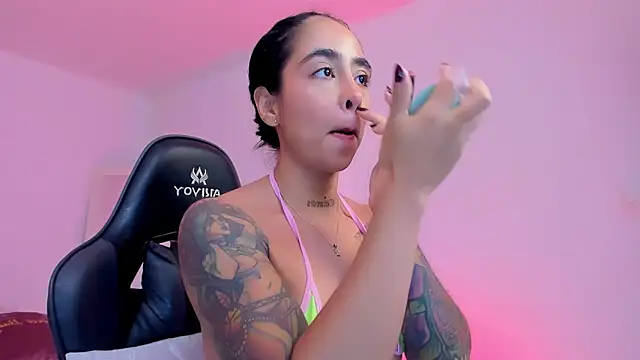 sophierooy22 online show from June 2026 01:45:01 PM