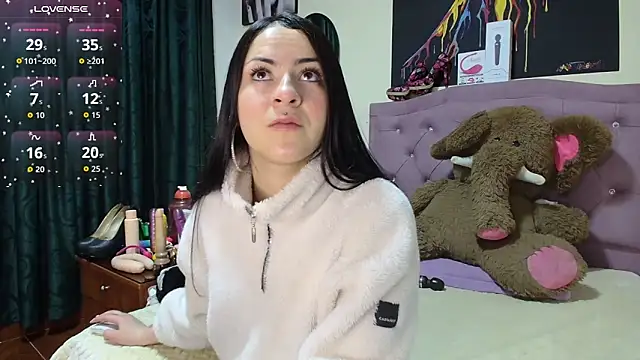 Emmie Hot online show from December 2025 12:02:02 PM