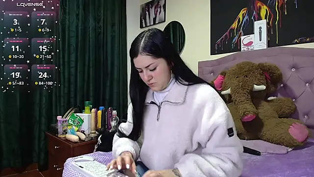 Emmie Hot online show from February 2026 12:12:01 PM