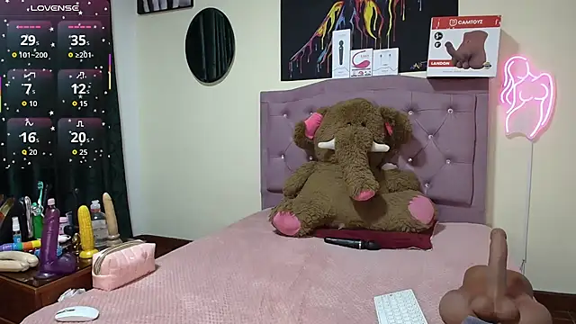Emmie Hot online show from May 2026 12:00:01 PM