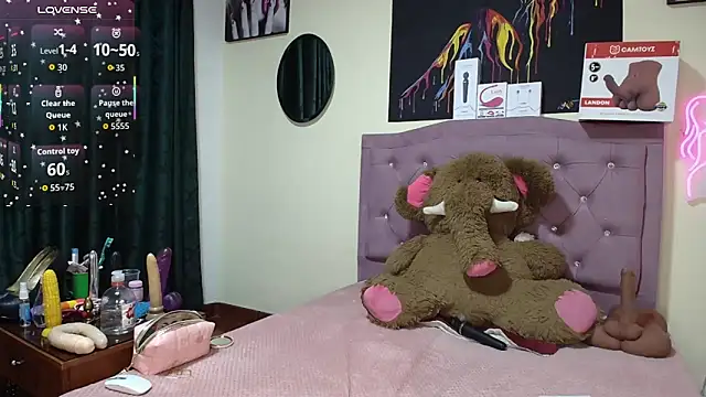 Emmie Hot online show from May 2026 11:51:02 AM