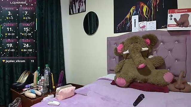 Emmie Hot online show from May 2026 11:50:01 AM