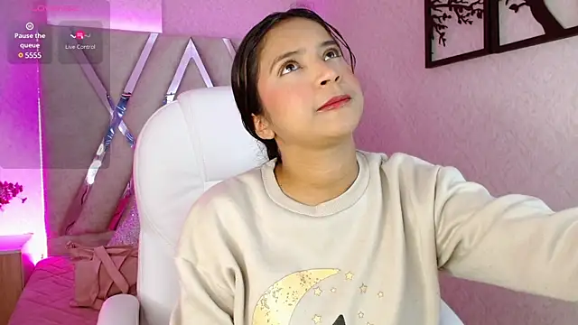 Sophia waalker  1 online show from January 2025 11:26:02 AM