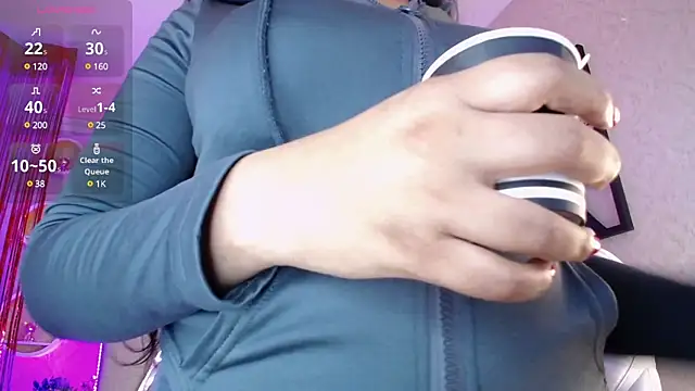 Sophia waalker  1 online show from February 2025 05:49:02 PM