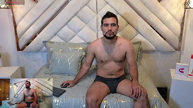 Snapshot of luxurycoupl chatting on February 2025 03:30:02 AM luxurycoupl online show from February 2025 03:30:02 AM