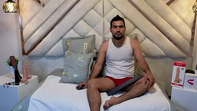 Snapshot of luxurycoupl chatting on February 2025 03:34:02 AM luxurycoupl online show from February 2025 03:34:02 AM