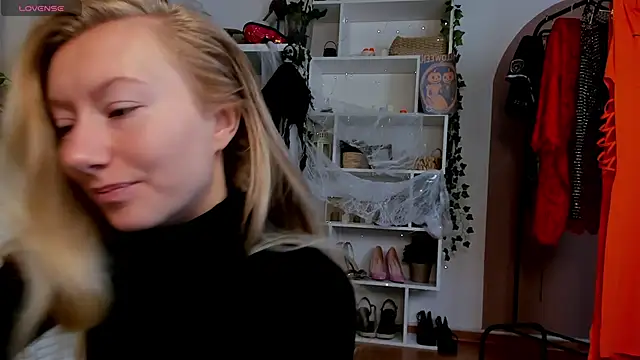 Snapshot of Rachel_Rut chatting on October 2025 04:09:01 AM Rachel Rut online show from October 2025 04:09:01 AM