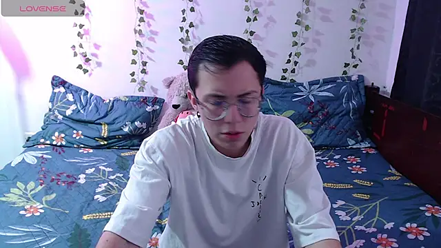 Tina 4 Charlie online show from November 2025 12:03:01 PM