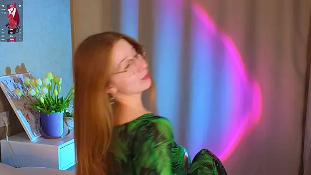 Snapshot of MarjorieBrown chatting on September 2025 03:56:02 PM MarjorieBrown online show from September 2025 03:56:02 PM