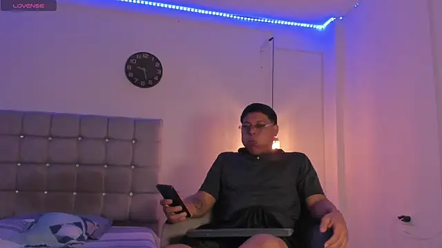 Tylerdrdn online show from October 2025 05:44:02 AM