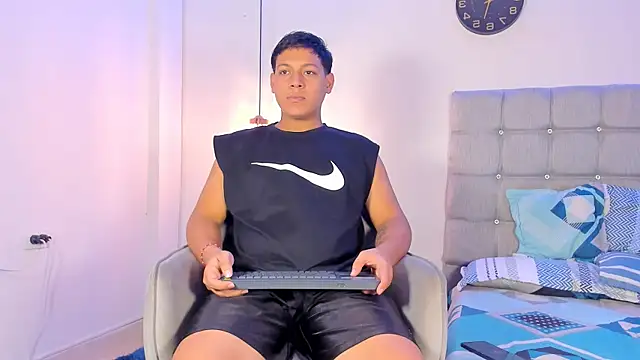 Tylerdrdn online show from November 2025 05:19:02 AM