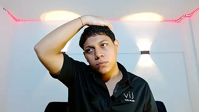 Tylerdrdn online show from December 2025 11:21:01 PM