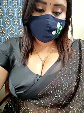 Queenflowerr online show from April 2026 04:48:02 PM