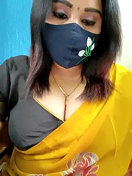 Queenflowerr online show from May 2026 07:00:02 PM