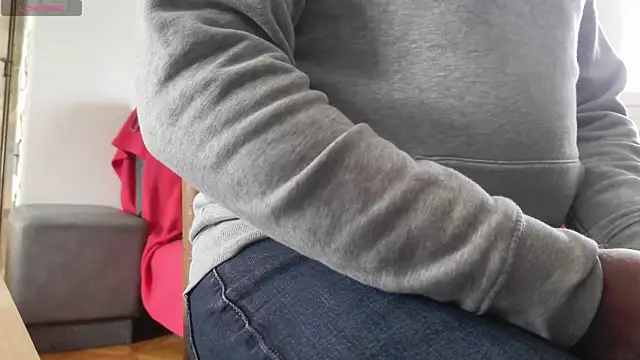 Snapshot of IndienTiger chatting on November 2025 11:42:02 AM IndienTiger online show from November 2025 11:42:02 AM