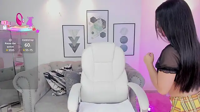 Layla Breezee online show from March 2025 05:45:02 PM