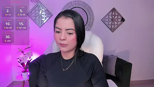 Snapshot of Layla_Breezee chatting on December 2025 12:31:02 PM Layla Breezee online show from December 2025 12:31:02 PM