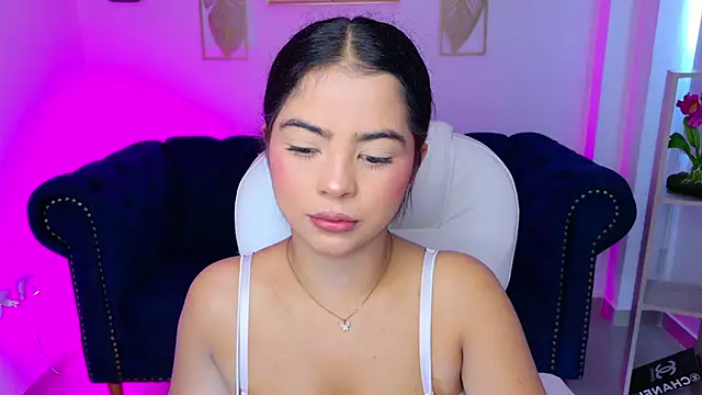Layla Breezee online show from May 2026 12:00:02 PM