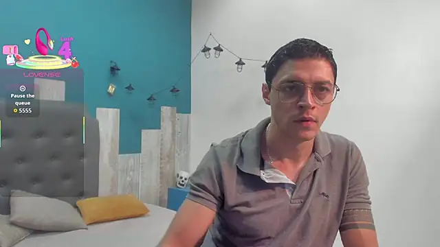 Frank Millers online show from October 2025 07:36:02 PM