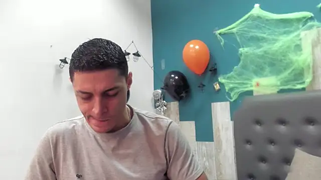 Frank Millers online show from October 2025 05:04:02 PM