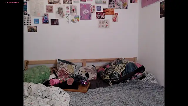 AdorahB3ll3 online show from December 2025 08:14:01 PM