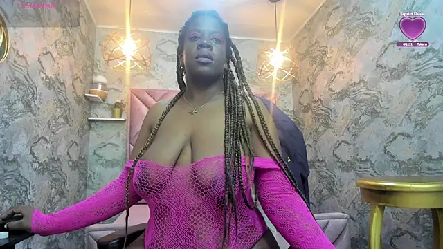 Snapshot of nefertiti_ebony chatting on October 2025 04:05:02 AM nefertiti ebony online show from October 2025 04:05:02 AM