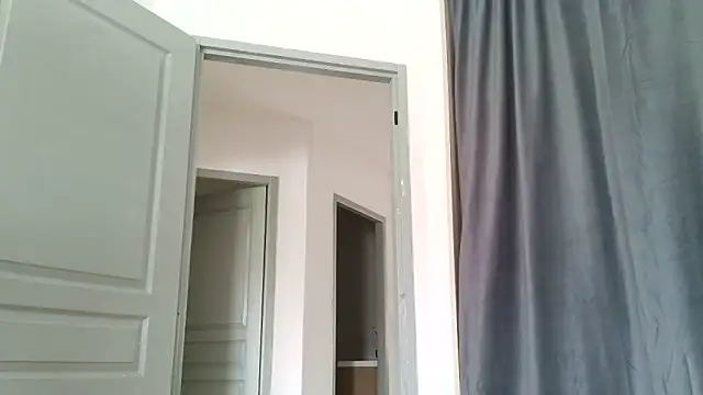 Snapshot of serena__vedette chatting on April 2026 12:06:02 PM serena vedette online show from April 2026 12:06:02 PM